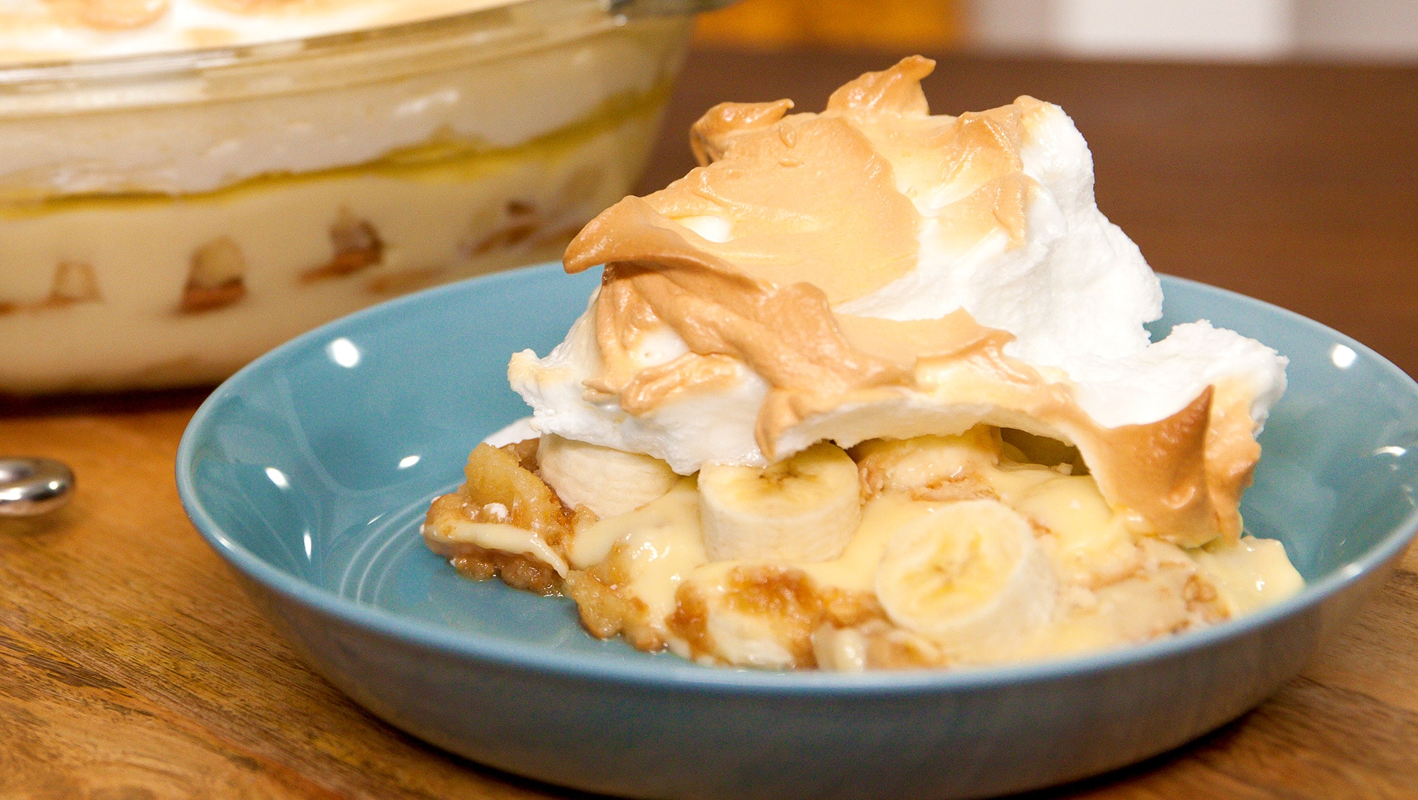 Watch What's Cooking With Julie Chrisley Episode: Banana Pudding - USA...